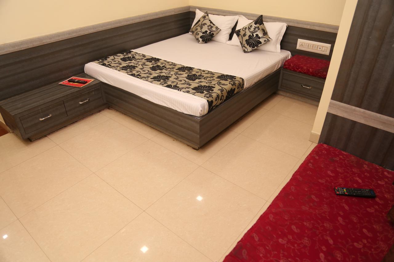 Hotel Heena Plaza Ābu Road 外观 照片