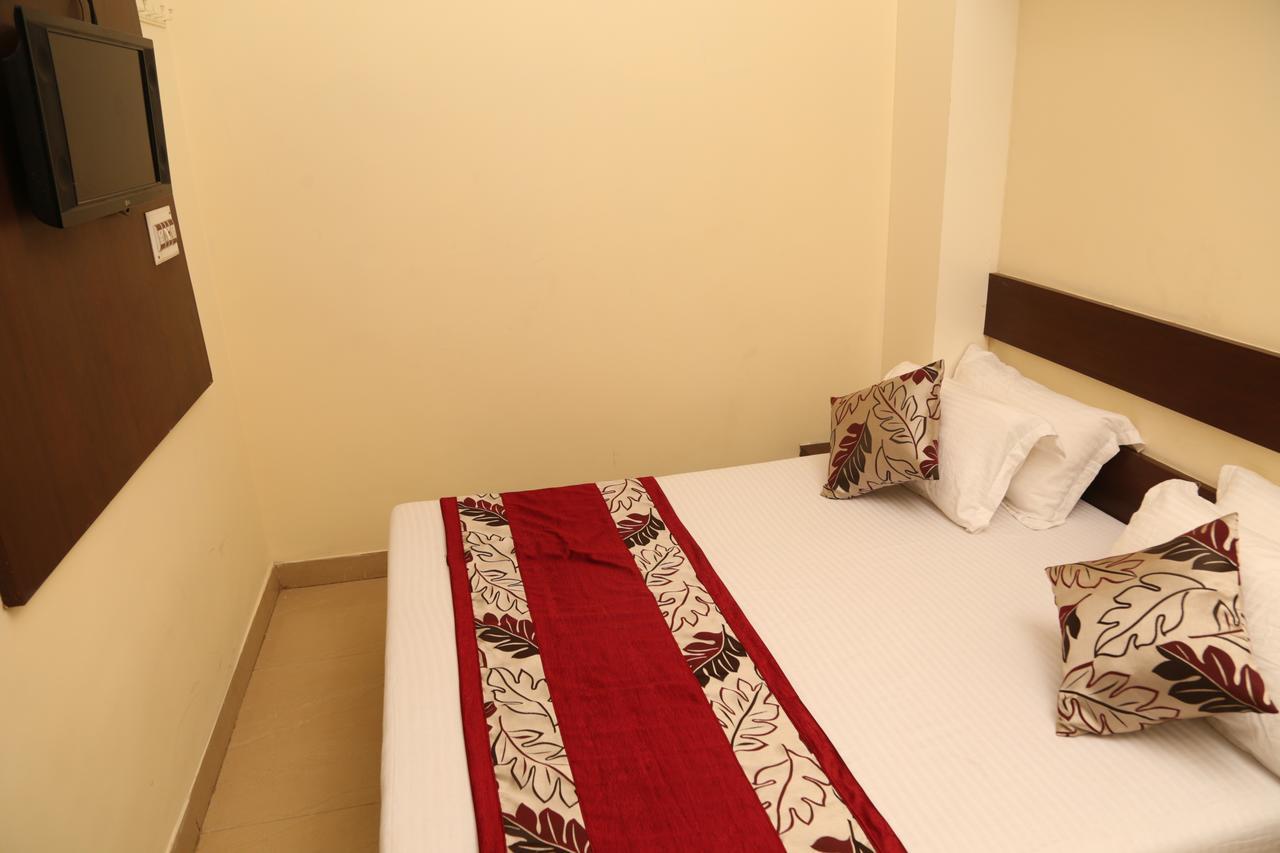 Hotel Heena Plaza Ābu Road 外观 照片
