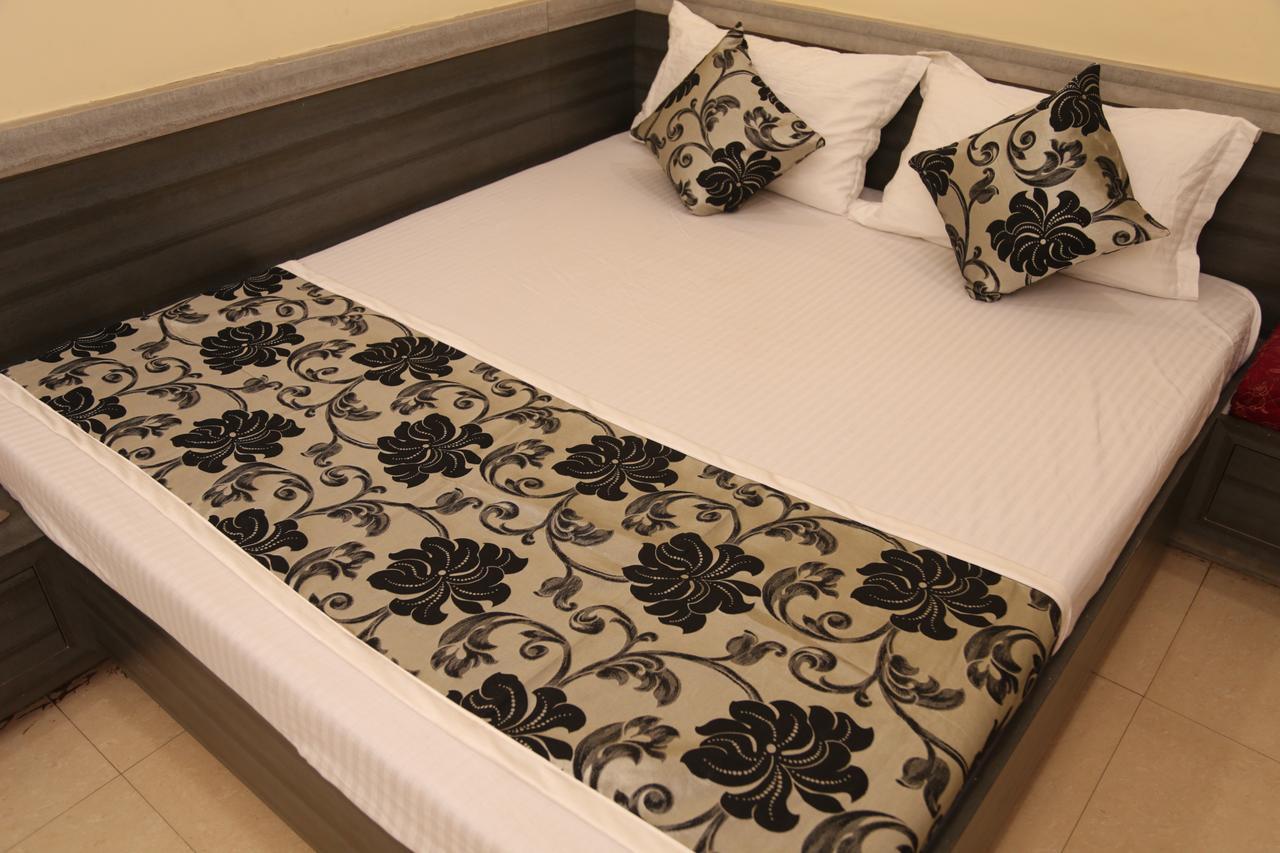 Hotel Heena Plaza Ābu Road 外观 照片